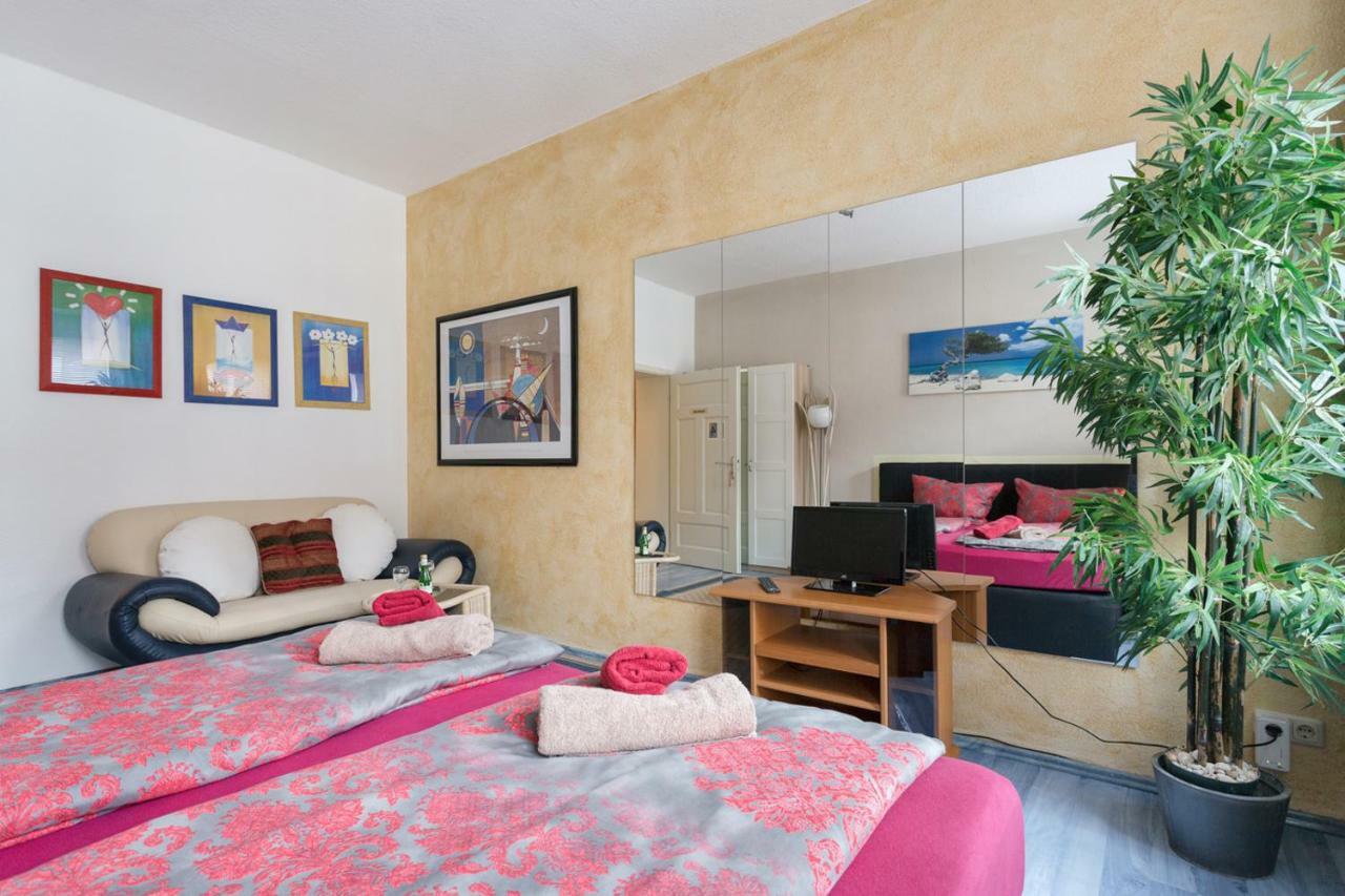 Ferienwohnung Residenz: Spacious Apartments for Groups up to 6 Dresden Exterior photo