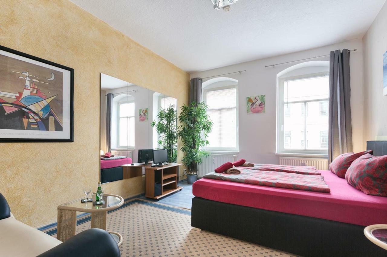 Ferienwohnung Residenz: Spacious Apartments for Groups up to 6 Dresden Exterior photo