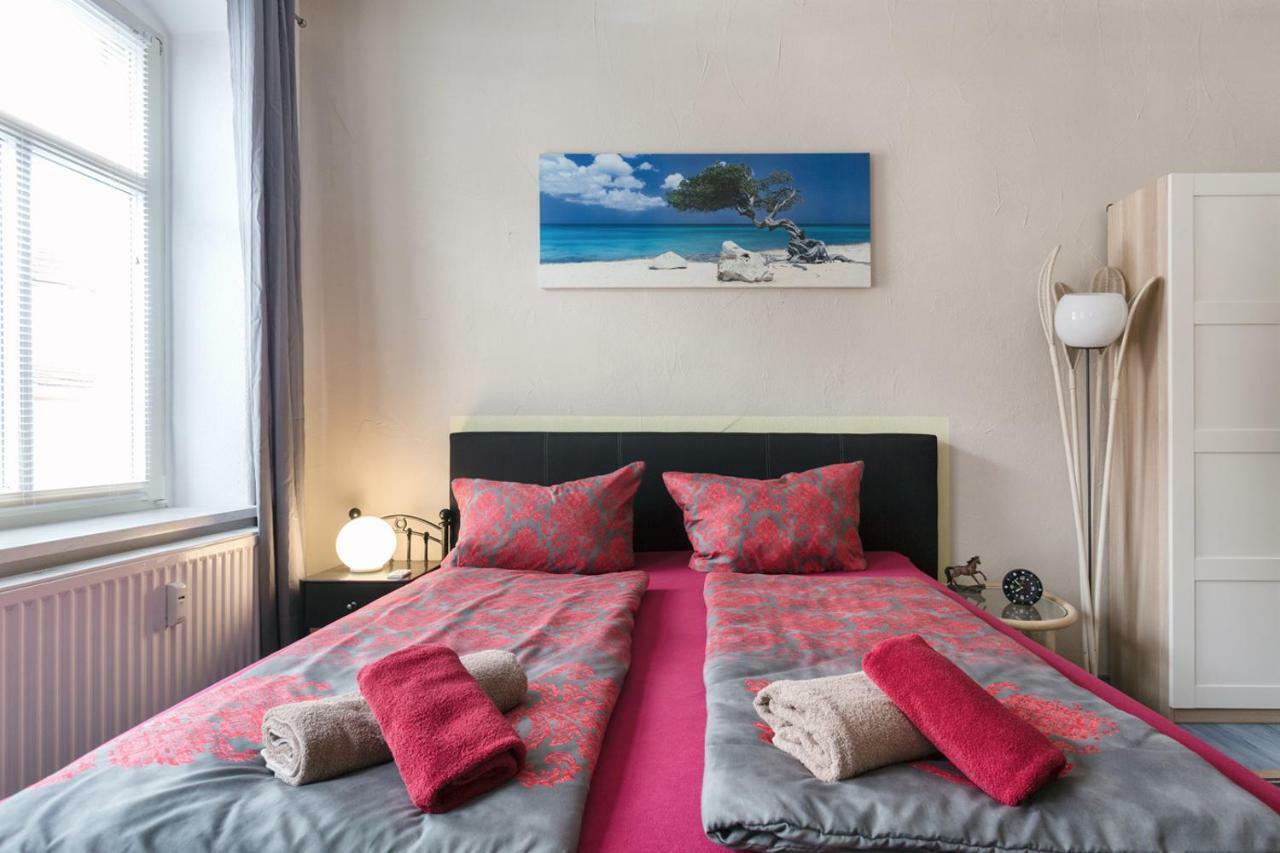 Ferienwohnung Residenz: Spacious Apartments for Groups up to 6 Dresden Exterior photo